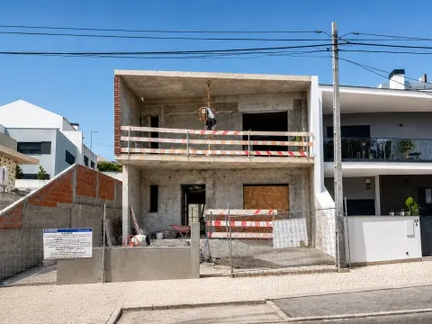 Moradia T4 com piscina