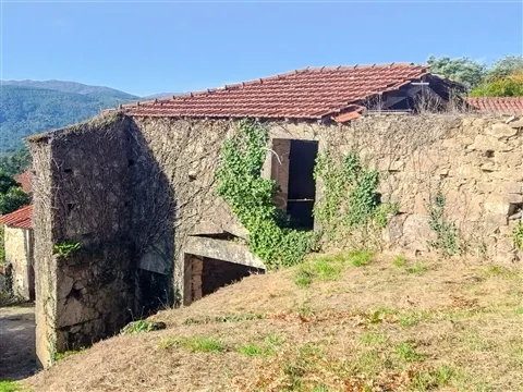Ruína 220m² com Terreno 1000m² em Covas | Investimento em Turismo de Natureza