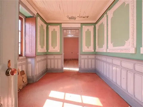 Antiga casa senhorial com características únicas!