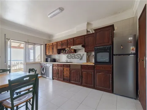 Apartamento 3 quartos terraço,  parqueamento e sotão