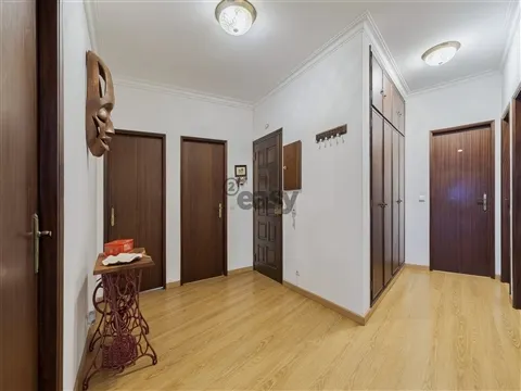 Apartamento 3 quartos terraço,  parqueamento e sotão