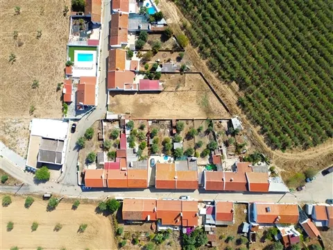 Moradia térrea T3 com quintal em São Vicente de Valongo, Évora