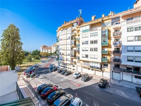 Apartamento T3 em Massamá Norte
