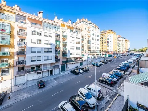Apartamento T3 em Massamá Norte