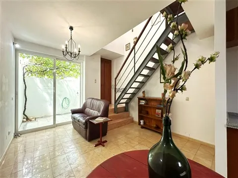 Moradia T1 de Arquitetura Contemporânea com Pátio, Terraço e Cobertura Panorâmica | Vila Boim, Elvas