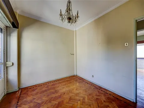Apartamento T4 para remodelar