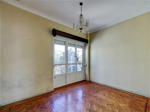 Apartamento T4 para remodelar