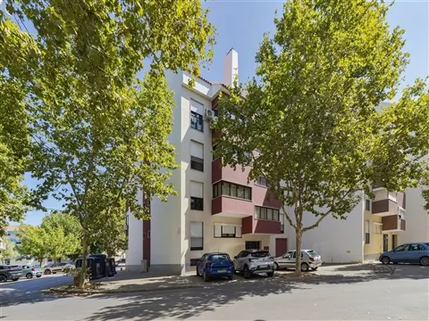 Apartamento T3 em 1º andar