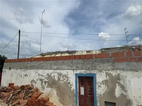 Moradia T2 para remodelar em Castro Verde