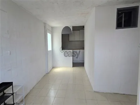 Moradia T1 com pátio para remodelação