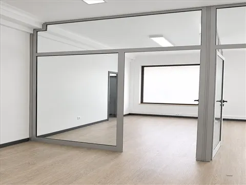 Loja Remodelada para Arrendamento na Ramada | 87 m² | €1.100/mês
