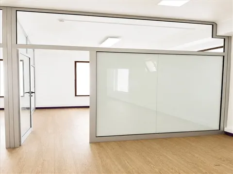 Loja Remodelada para Arrendamento na Ramada | 87 m² | €1.100/mês