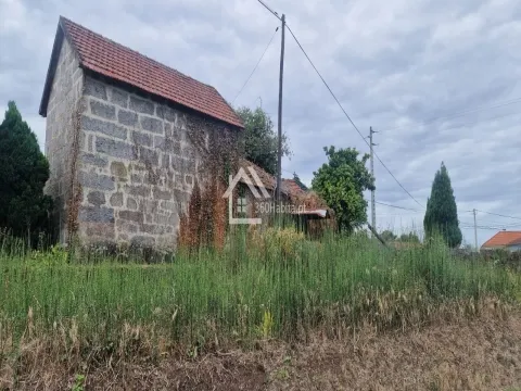 Moradia T5 para reconstrução, em Vila Verde e Santão, Felgueiras