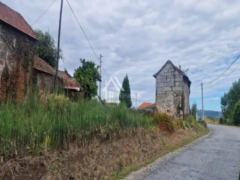 Moradia T5 para reconstrução, em Vila Verde e Santão, Felgueiras