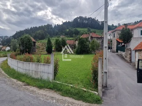 Kleine boerderij met 3 slaapkamers voor wederopbouw, met kapel - Vila Verde en Santão - Felgueiras