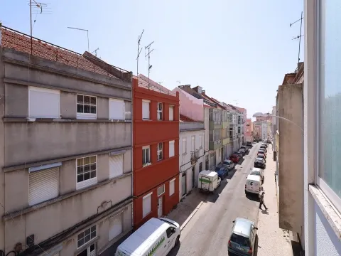 Apartamento - T1 - Último Andar - Calçada do Carrascal - Olaias