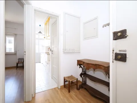 Apartamento - T1 - Último Andar - Calçada do Carrascal - Olaias