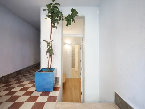 Apartamento T1 – Lapa – 70m2  Renovado – Mobilado