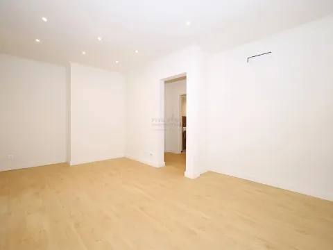 T2 a estrear – Rés-do-chão – Edifício Novo – Oeiras Centro