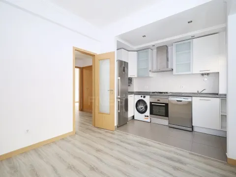 T2 – Renovado - Elevador - Varanda - Graça