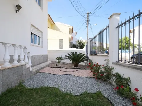 Moradia - Duas fracções – Rentabilidade Imediata – Porto Salvo – Oeiras