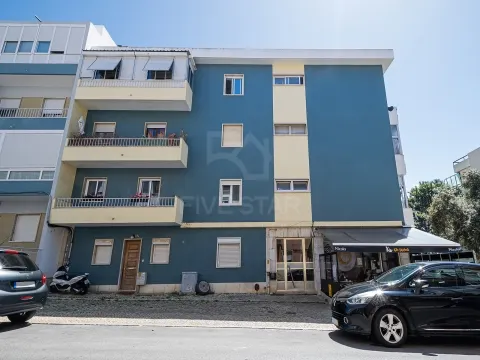 Arrendamento - Apartamento T1 - Recentemente renovado - Algés - Dafundo