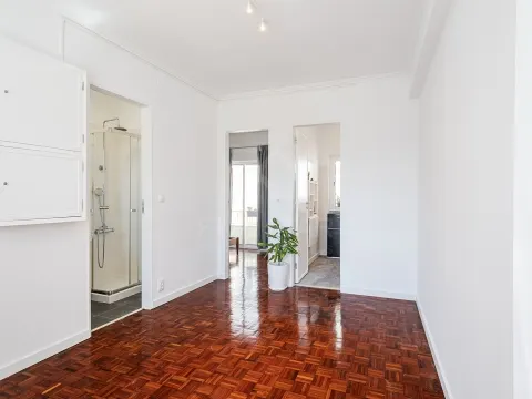 Arrendamento - Apartamento T1 - Recentemente renovado - Algés - Dafundo