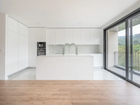 Moradia T3 NOVA (3 suítes) Geminada em S.Pedro da Cova