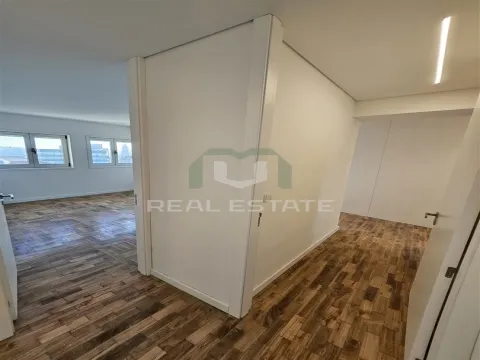 Apartamento T3+1 RENOVADO no centro do Porto