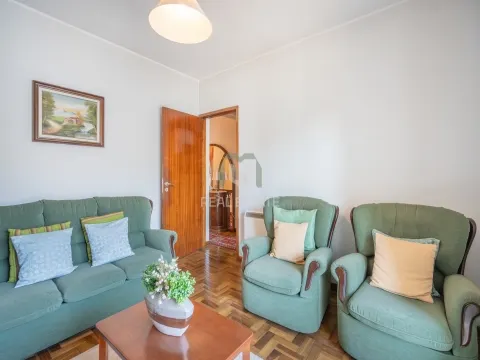 Apartamento T3 com Logradouro Privativo em Palmeira, Braga