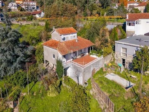 Moradia Individual T4 com Piscina em Ruílhe, Braga