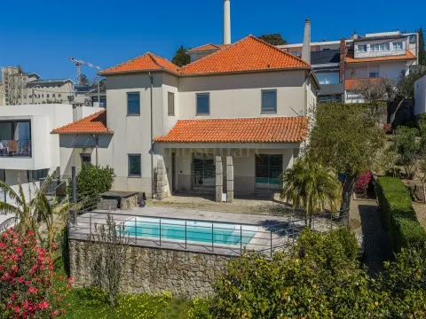 Exclusive 4-Bedroom Villa with Pool in Gaia