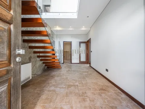 Exclusive 4-Bedroom Villa with Pool in Gaia