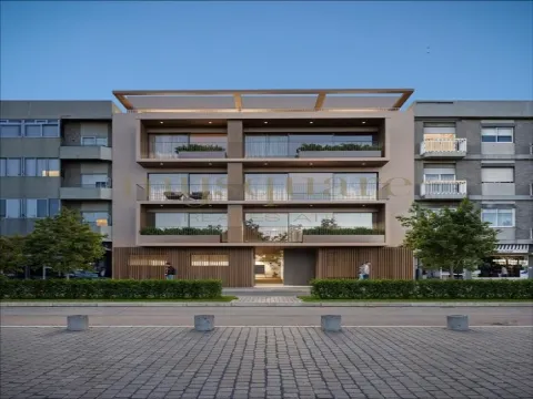 Apartamento T3 com Varandas e Garagem | Espinho