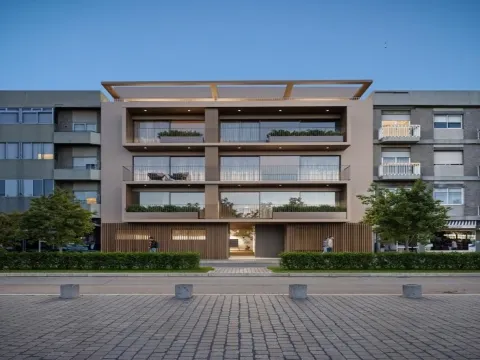 Apartamento T2 com Varanda e Garagem | Espinho