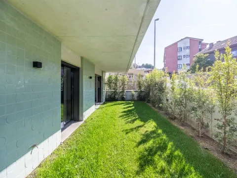 Apartamento T4 de Luxo com 2 Suítes e Terraços - Aldoar