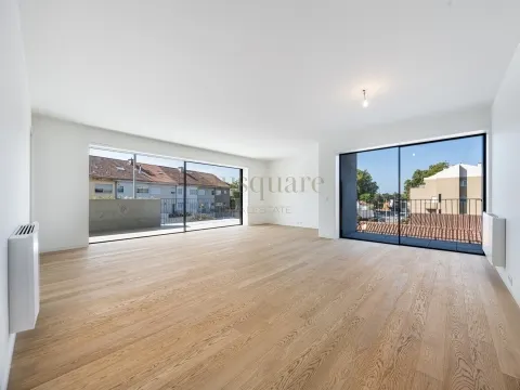 Appartement de luxe de 4 chambres avec 2 suites et terrasse – Casas do Parque