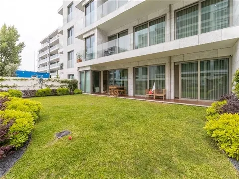 Arrendamento T2 de Luxo, Terraço, Jardim e 2 Lugares de Garagem | Vila Nova de Gaia