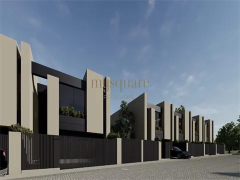 Moradia T3 de 3 frentes com jardim em São Pedro da Cova, Gondomar