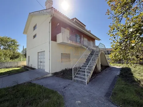 Moradia T3+1 c/ terreno na cidade