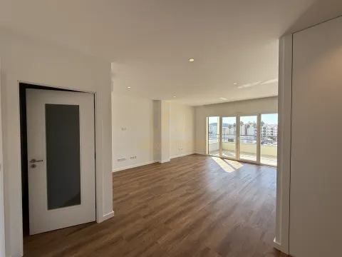 Apartamento T3 novo c/ garagem– Tavarede