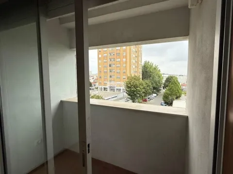 Apartamento T3 com garagem para 2 carros em Gueifães!