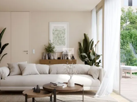 Apartamento T1 com jardim de a 300mts da praia de Matosinhos 