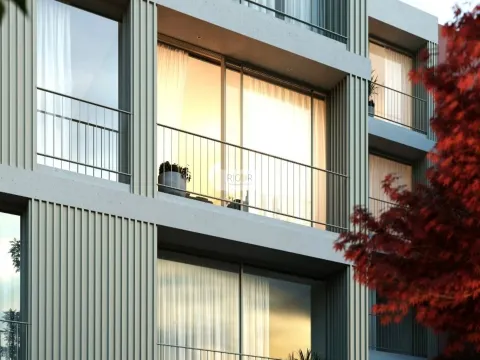 Apartamentos T3 com varanda a 500mts da praia de Matosinhos com ginásio e jardim