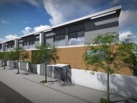 Moradia T3 de 3 frentes e jardim em construção em Águas Santas