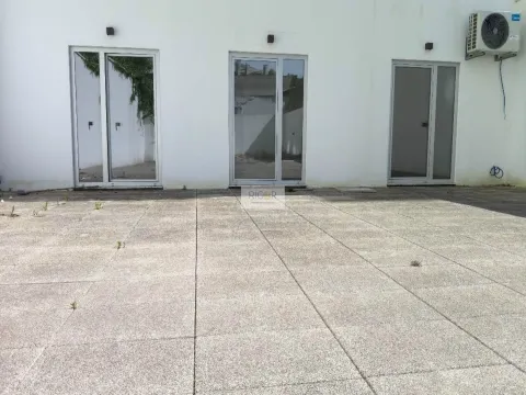 Apartamento T2 com terraço de 255m2 em Matosinhos