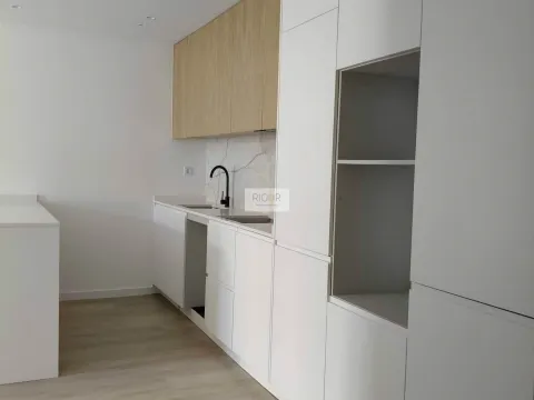 Apartamento T2 com terraço de 255m2 em Matosinhos