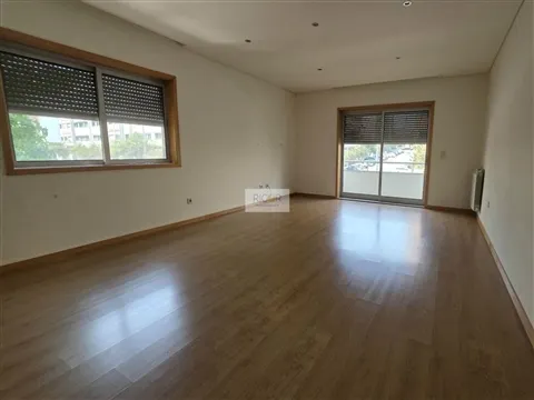 Apartamento T2+1 no Castelo da Maia à estação de Metro e Ismai.