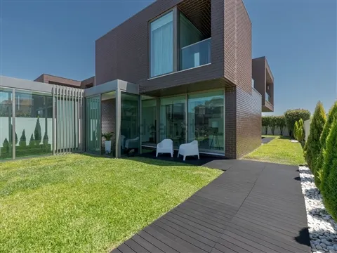 House T4
