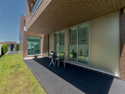 House T4